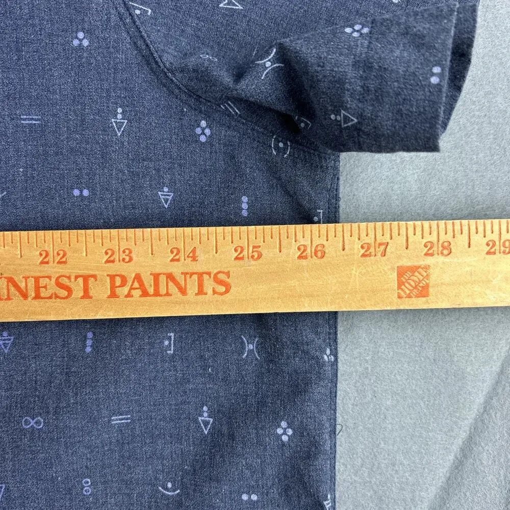 The North Face Men’s Short Sleeve Size 2XL Dark Gray Button Up Shirt Design
